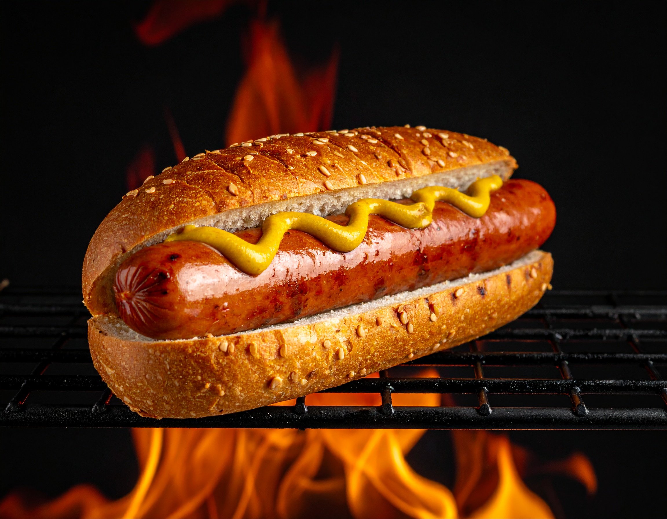 Bratwurst rot im Brötchen